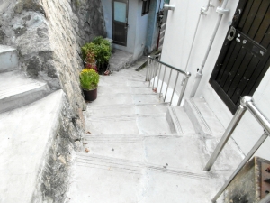 Callejón, Escalera - High quality royalty free images resources for commercial and personal uses. No payment, No sign up.